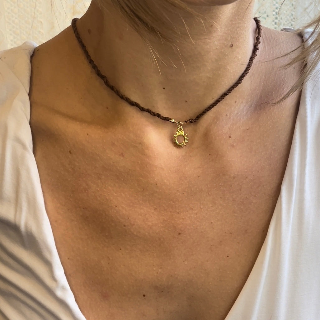 Stand Back Adaptable Accessory Chain