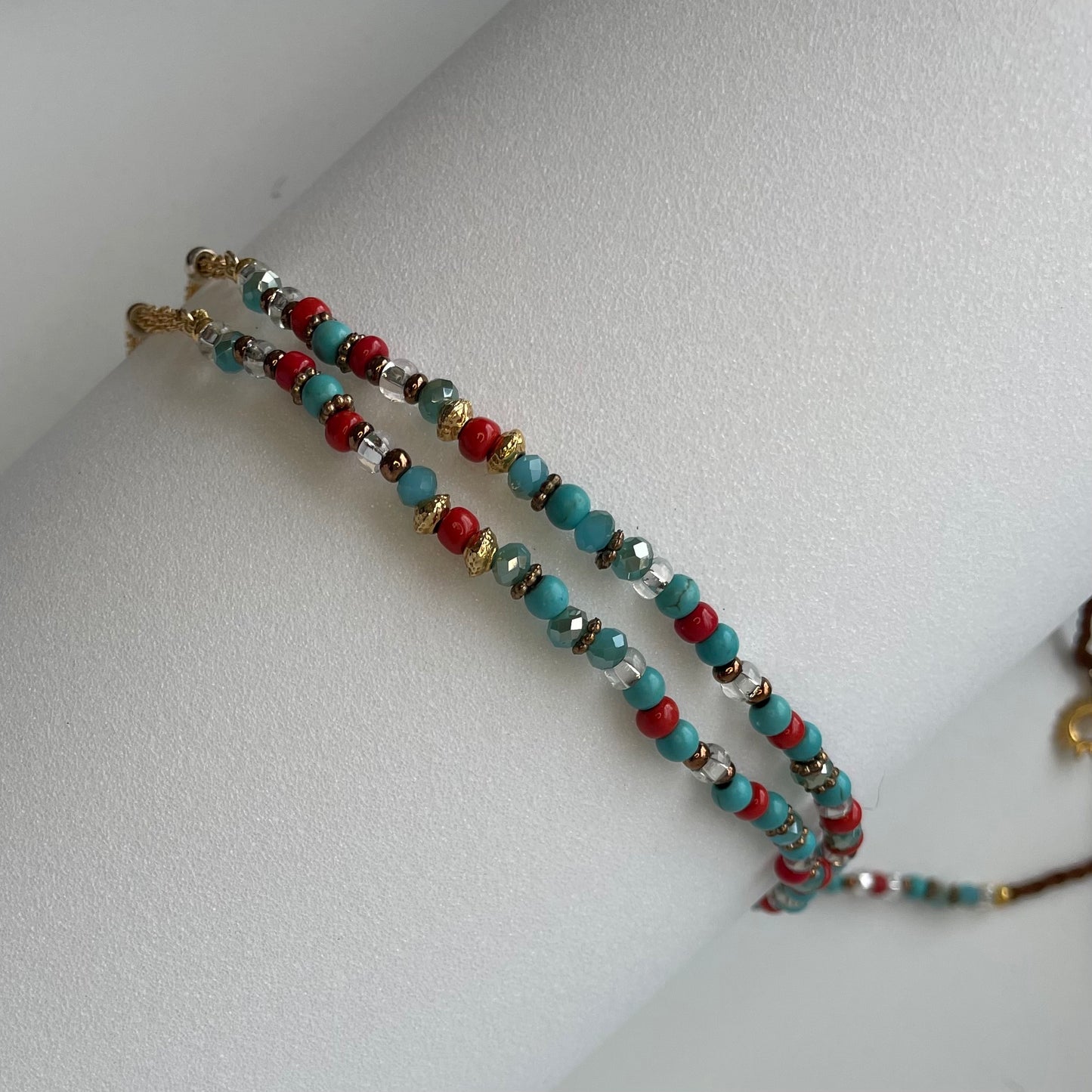 Stand Back Adaptable Accessory Chain